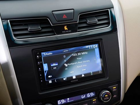 Used 2013 Nissan Altima 2.5 SL w/ Technology Pkg FWD image 17