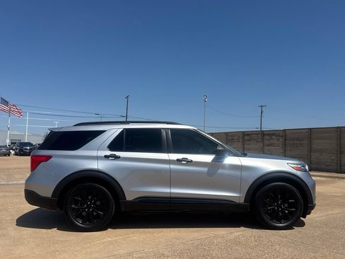 Used 2020 Ford Explorer XLT w/ Equipment Group 202A RWD image 27