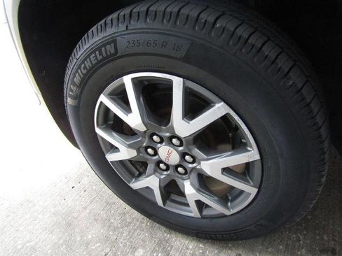 Used 2023 GMC Acadia SLT w/ Technology Package FWD image 35