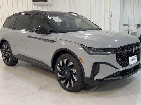 New 2026 Lincoln Nautilus Reserve image 3