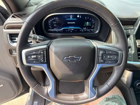 Used 2023 Chevrolet Suburban Z71 w/ Luxury Package AWD/4WD image 22