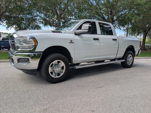 Used 2024 RAM 2500 Tradesman w/ Chrome Appearance Group AWD/4WD image 3