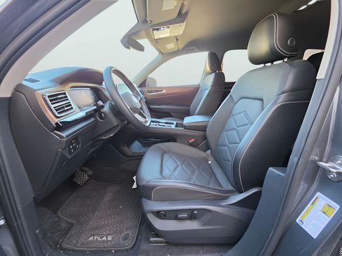 Used 2024 Volkswagen Atlas SE FWD image 17