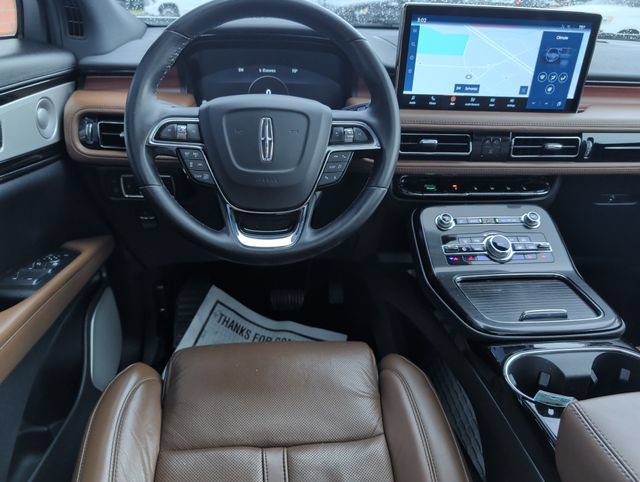 Used 2022 Lincoln Nautilus Reserve w/ Equipment Group 202A AWD/4WD image 2