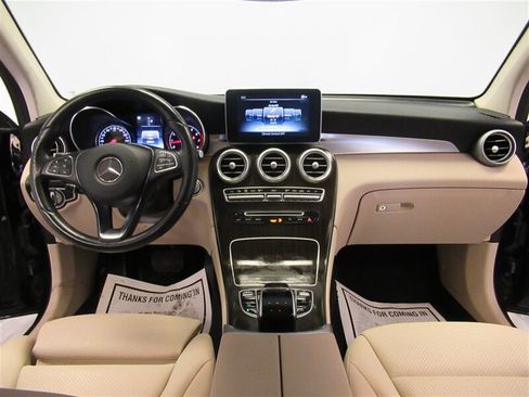 Used 2017 Mercedes-Benz GLC 300 4MATIC image 2