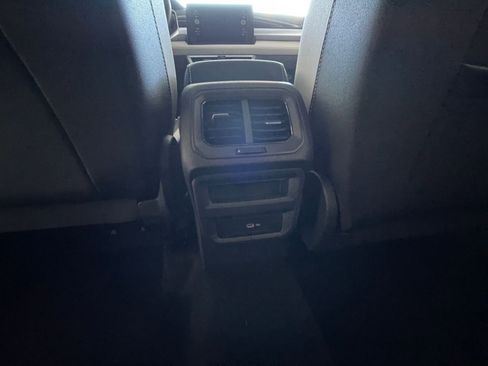 Used 2025 Volkswagen Taos SE image 22