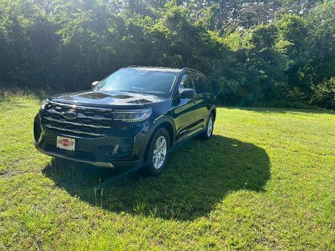 Used 2025 Ford Explorer Active image 1