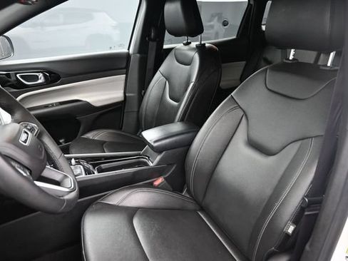 Used 2025 Jeep Compass Limited AWD/4WD image 14