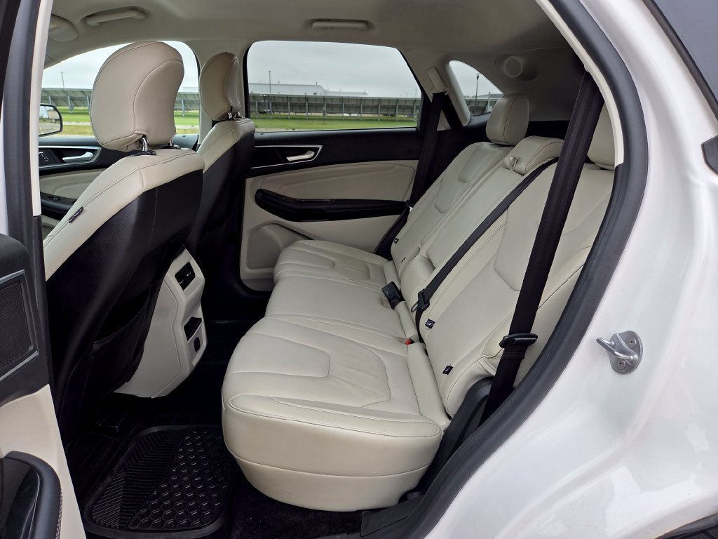 Used 2015 Ford Edge Titanium FWD image 36
