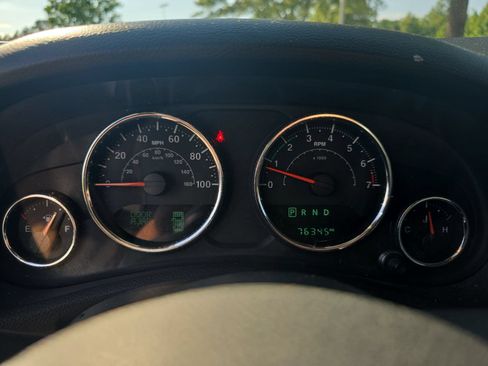 Used 2017 Jeep Wrangler Unlimited Rubicon w/ Connectivity Group AWD/4WD image 18