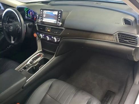 Used 2018 Honda Accord Touring image 30
