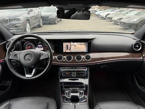 Used 2017 Mercedes-Benz E 300 4MATIC image 19