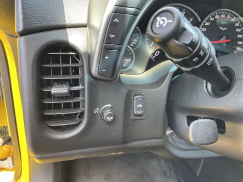 Used 2005 Chevrolet Corvette Convertible w/ Preferred Equipment Group RWD image 27