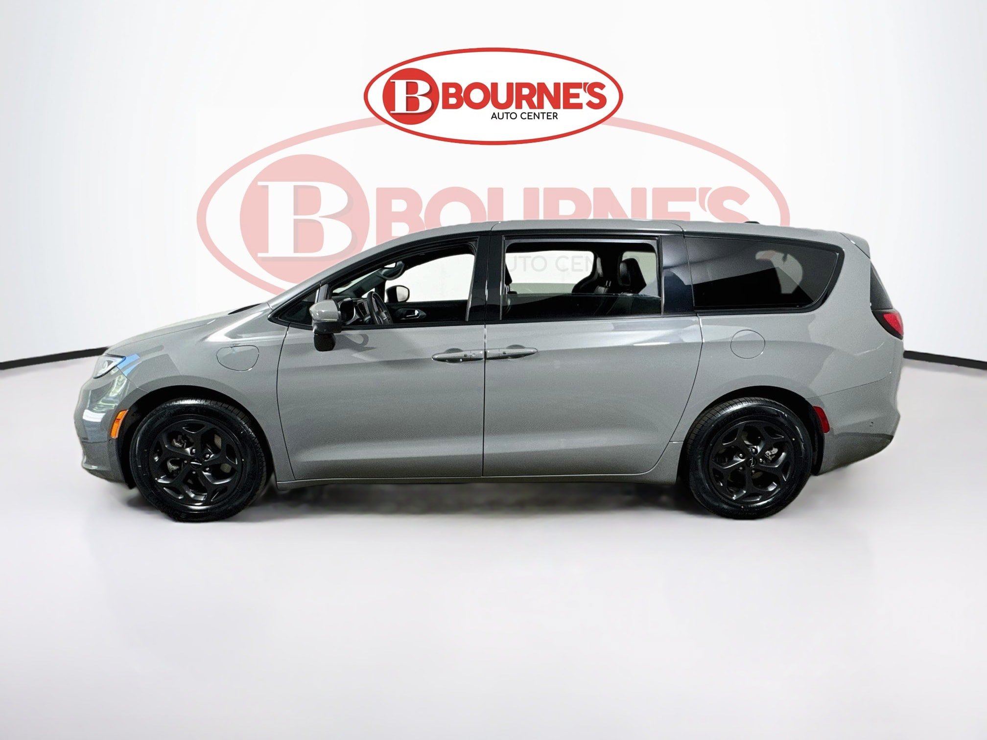 Used 2023 Chrysler Pacifica Touring-L w/ S Appearance Package FWD image 6