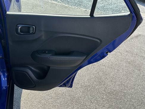 Used 2024 Hyundai Venue Limited FWD image 18