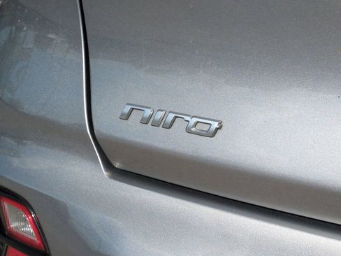 Used 2022 Kia Niro EX Premium image 28