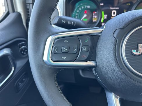 Used 2025 Jeep Wrangler Unlimited Sahara image 13