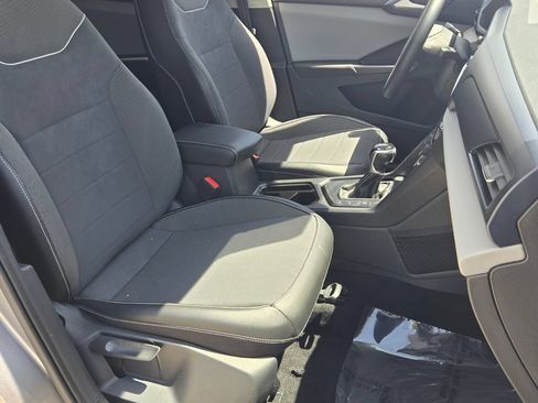 Certified 2023 Volkswagen Taos SE w/ Black Wheel Package FWD image 19