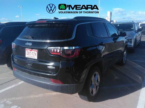 Used 2024 Jeep Compass Latitude image 3