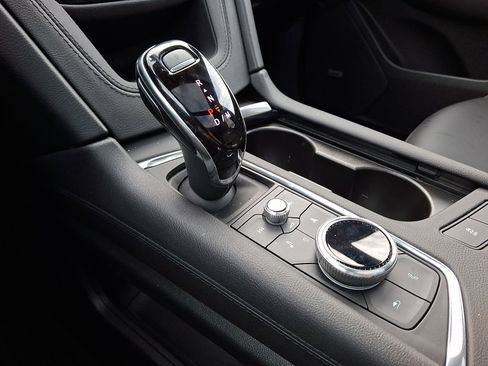 Used 2025 Cadillac XT6 Sport w/ Technology Package image 16