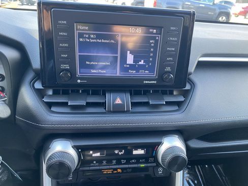 Used 2021 Toyota RAV4 LE image 17