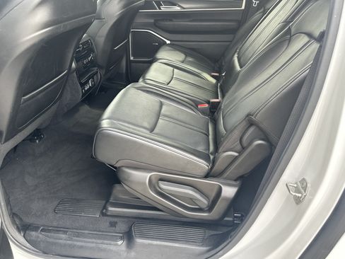 Used 2024 Jeep Wagoneer L Series II RWD image 20