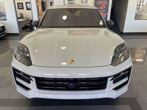 Used 2025 Porsche Cayenne GTS AWD/4WD image 9