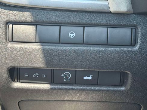 Used 2025 Nissan Rogue SV AWD/4WD image 19