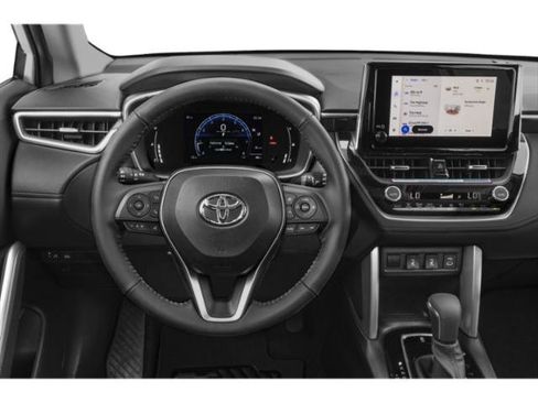 Used 2025 Toyota Corolla Cross XLE image 7