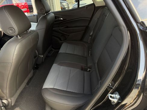 Used 2025 Chevrolet Trax LT image 24