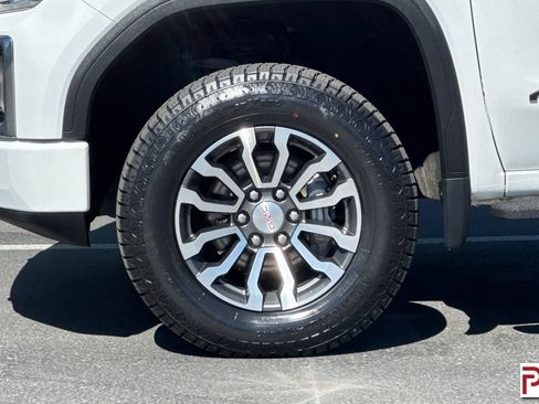 Certified 2022 GMC Sierra 1500 AT4 w/ AT4 Carbonpro Edition AWD/4WD image 31