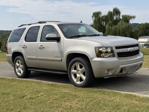 Used 2007 Chevrolet Tahoe LTZ w/ LTZ Preferred Equipment Group AWD/4WD image 9