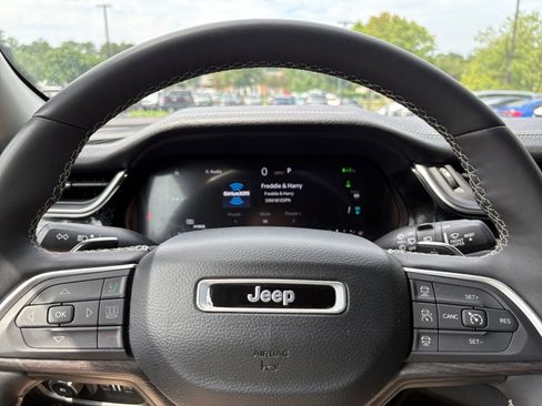 Used 2024 Jeep Grand Cherokee Limited 4xe AWD/4WD image 25