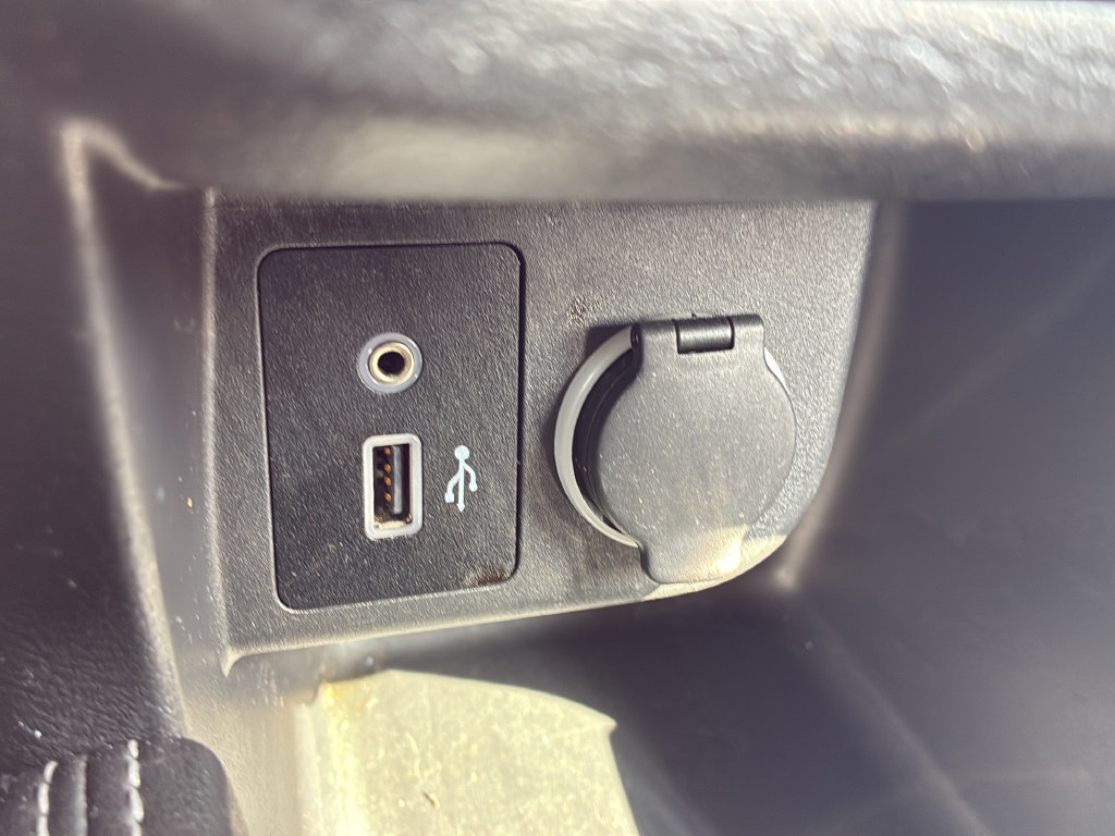 Used 2020 Nissan Kicks SR FWD image 32