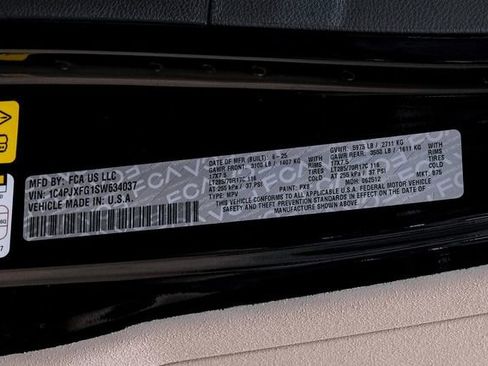 Used 2025 Jeep Wrangler Unlimited Rubicon w/ Technology Group image 87