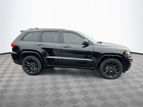 Used 2018 Jeep Grand Cherokee Altitude RWD image 5
