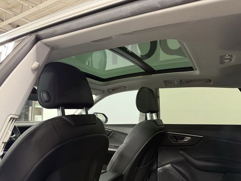 Used 2022 Audi Q8 Premium image 18