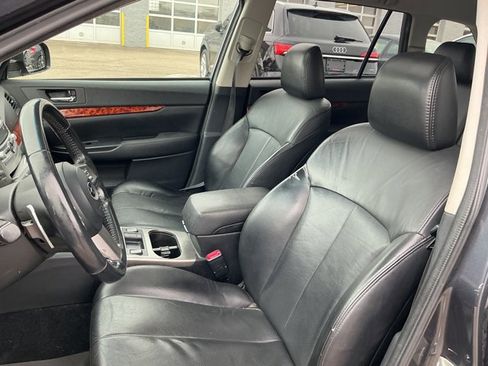 Used 2011 Subaru Outback 2.5i Limited w/ PWR Moonroof Pkg image 11