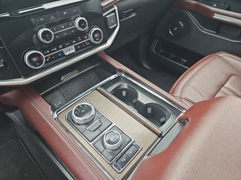 Used 2024 Ford Expedition Limited image 29