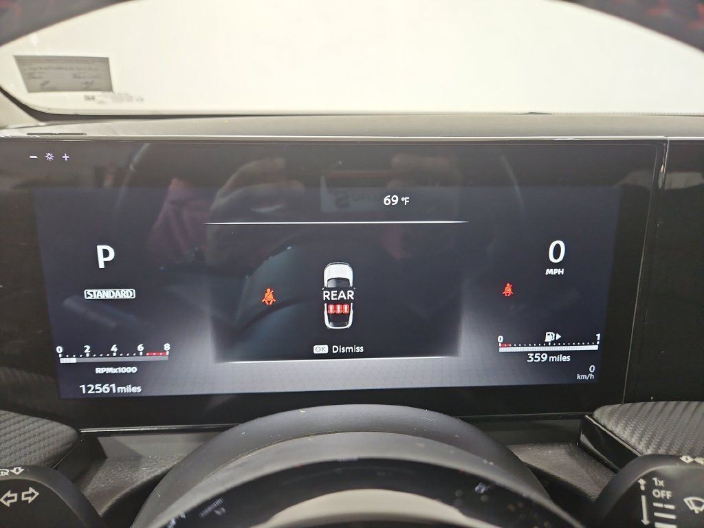 Certified 2025 Nissan Kicks SR FWD image 17
