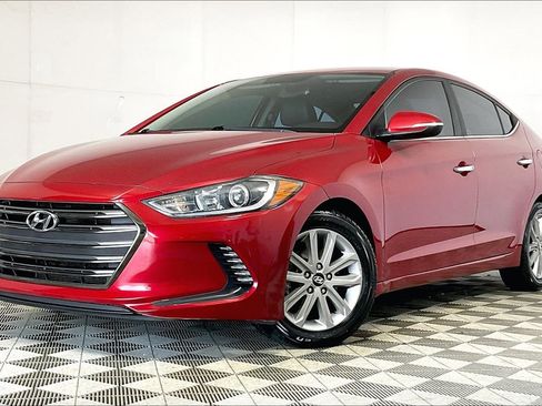 Used 2017 Hyundai Elantra Limited image 2