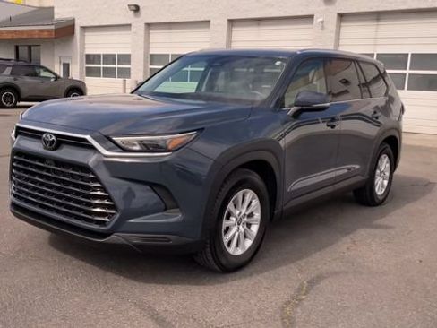 Used 2026 Toyota Grand Highlander AWD image 5
