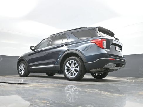 Used 2024 Ford Explorer XLT w/ Equipment Group 202A AWD/4WD image 40
