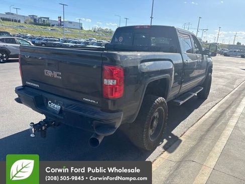 Used 2018 GMC Sierra 2500 Denali w/ Duramax Plus Package AWD/4WD image 5