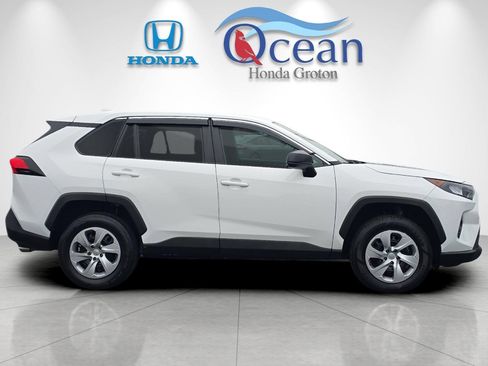 Used 2022 Toyota RAV4 LE image 2