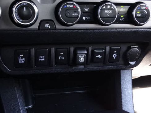 Used 2023 Toyota Tacoma TRD Off-Road w/ TRD Premium Off Road Package image 33