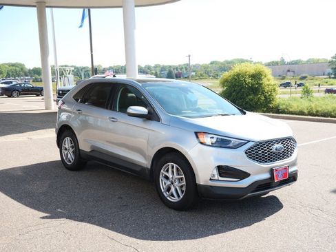 Certified 2023 Ford Edge SEL w/ Convenience Package AWD/4WD image 3