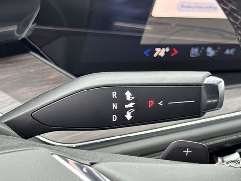 New 2026 Chevrolet Suburban Premier AWD/4WD image 19