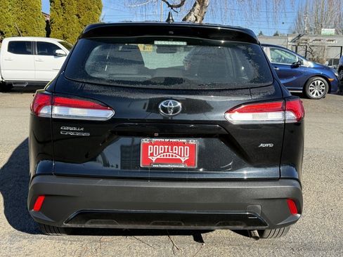 Used 2023 Toyota Corolla Cross L image 5