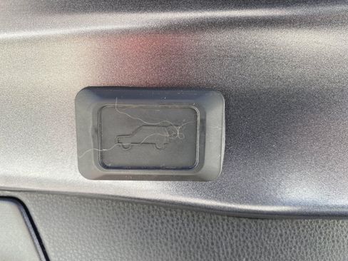 Used 2020 Toyota RAV4 XLE Premium AWD/4WD image 32